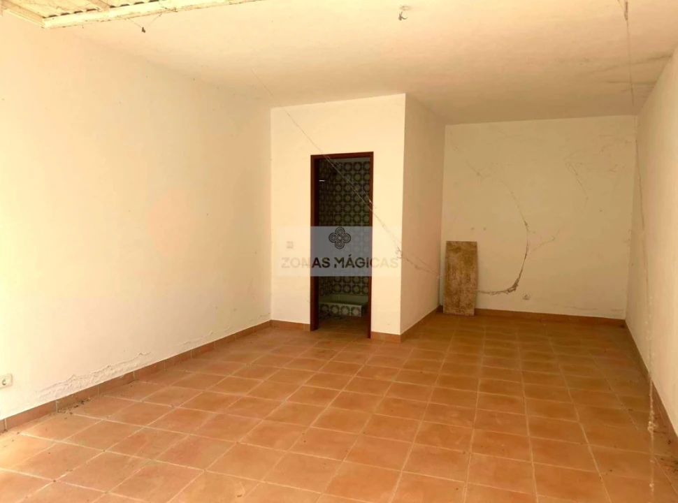 Garagem para Venda em Lagos (São Sebastião e Santa Maria) Foto 3