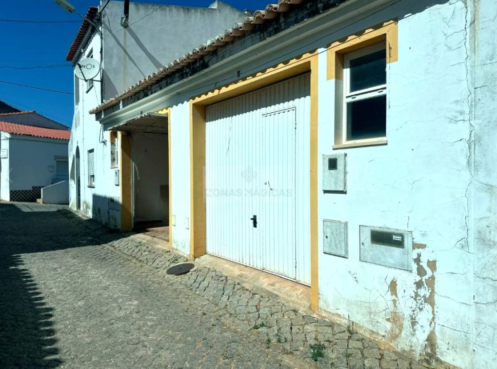 Garagem para Venda em Lagos (São Sebastião e Santa Maria) Foto 2
