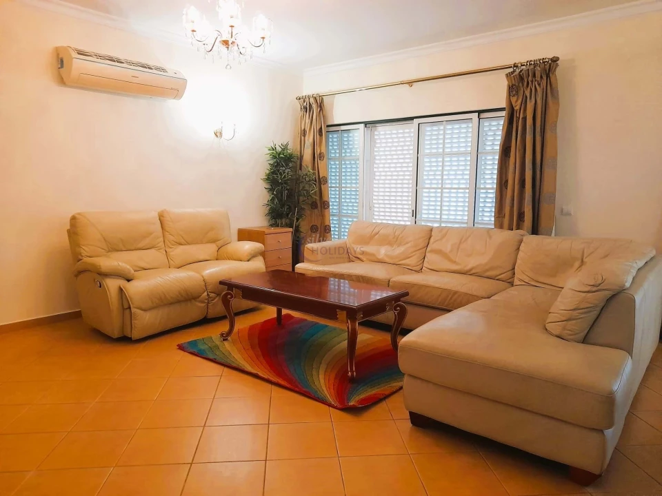 Moradia T4 para Venda em Quarteira Foto 4