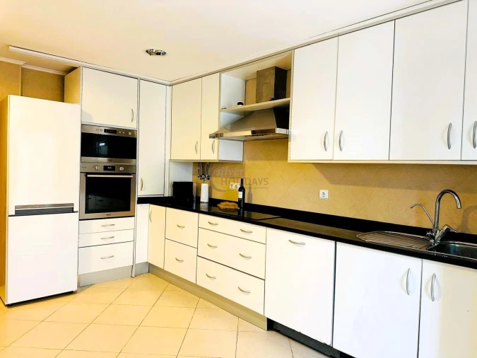 Moradia T4 para Venda em Quarteira Foto 2