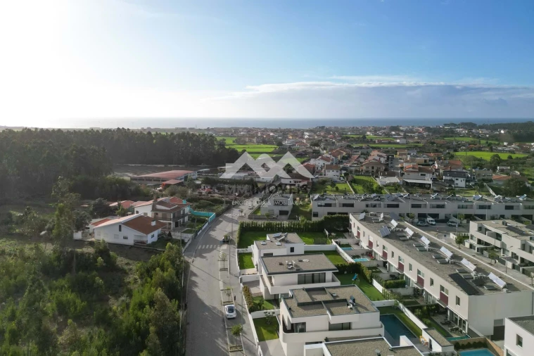 Moradia T3 para Venda em Vila Chã Foto 82