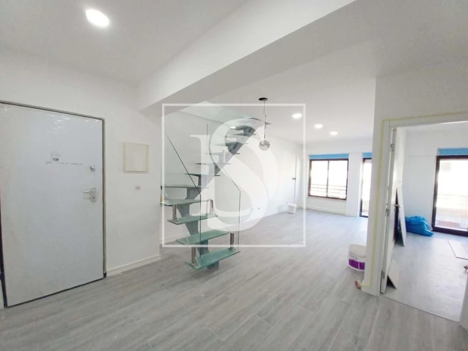 Apartamento T4 para Venda em Costa da Caparica Foto 1