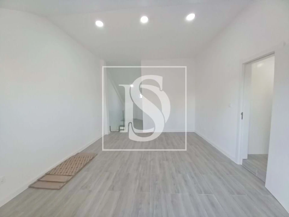 Apartamento T4 para Venda em Costa da Caparica Foto 32