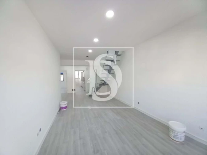 Apartamento T4 para Venda em Costa da Caparica Foto 3