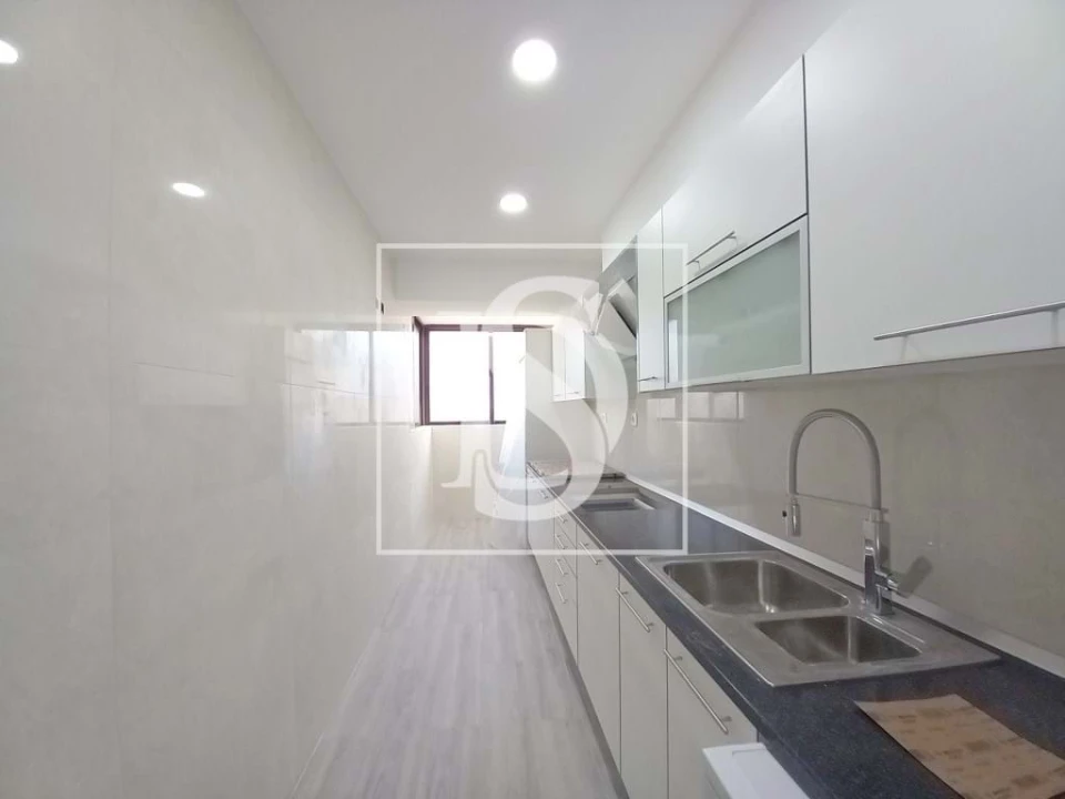 Apartamento T4 para Venda em Costa da Caparica Foto 7