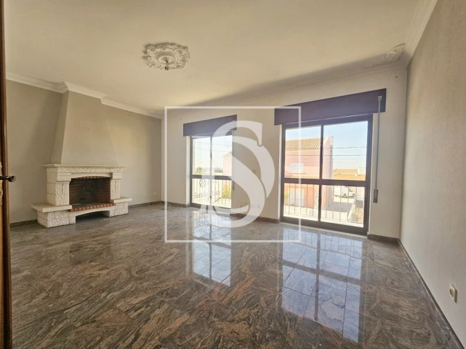 Apartamento T4 para Venda em Gaio-Rosário e Sarilhos Pequenos Foto 1