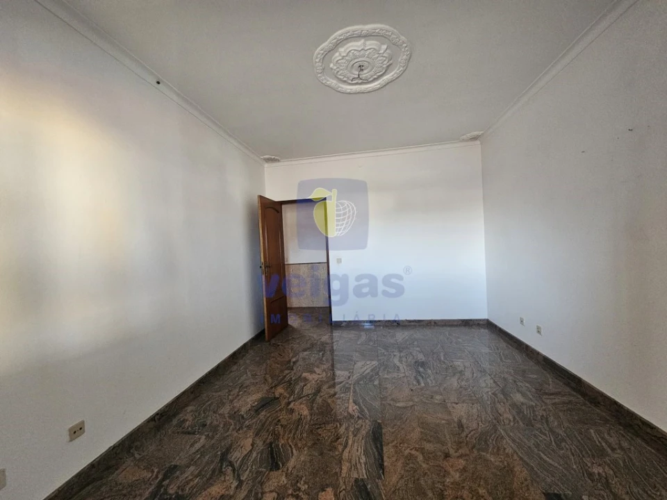 Apartamento T4 para Venda em Gaio-Rosário e Sarilhos Pequenos Foto 8