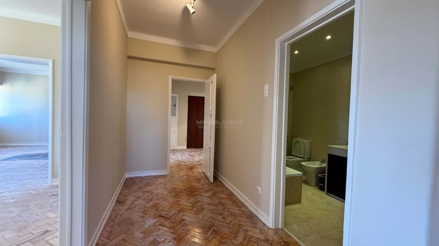 Apartamento T4 para Arrendamento em Alvalade Foto 18