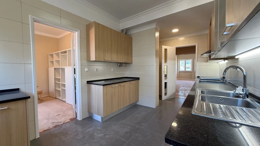 Apartamento T4 para Arrendamento em Alvalade Foto 15