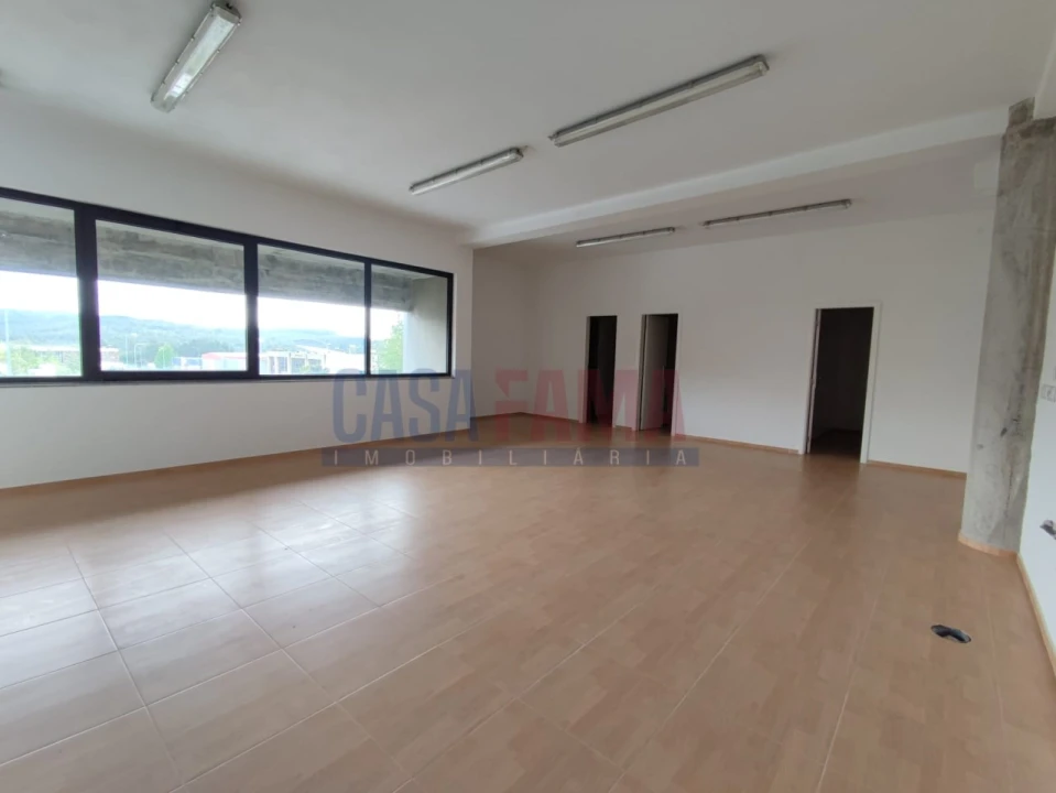 Armazém para Venda em Santo Tirso, Couto (Santa Cristina e São Miguel) e Burgães Foto 31