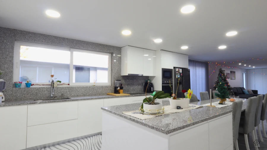 Moradia T4 para Venda em Santa Marinha e São Pedro da Afurada Foto 7