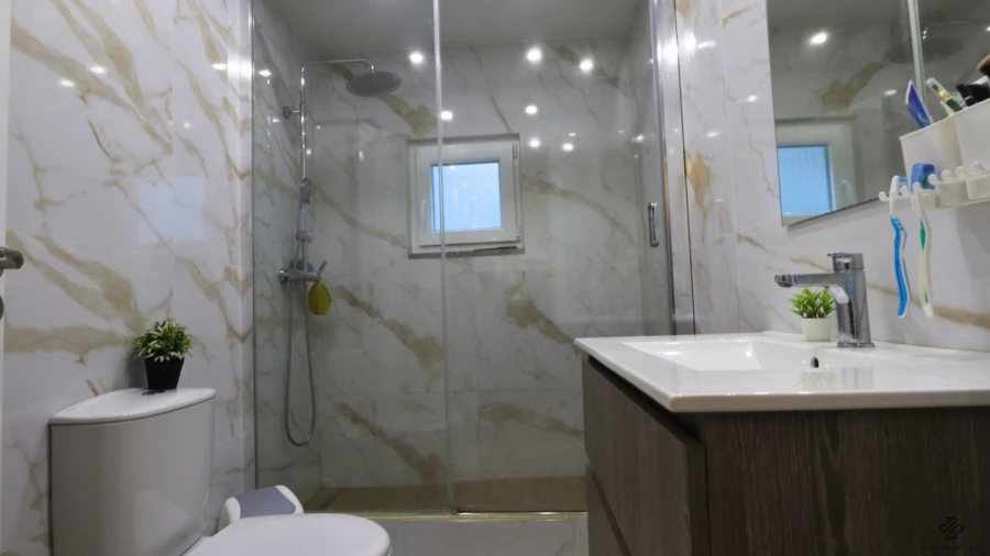 Moradia T4 para Venda em Santa Marinha e São Pedro da Afurada Foto 24