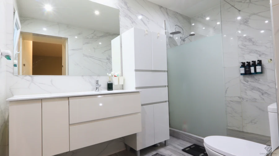 Moradia T4 para Venda em Santa Marinha e São Pedro da Afurada Foto 23