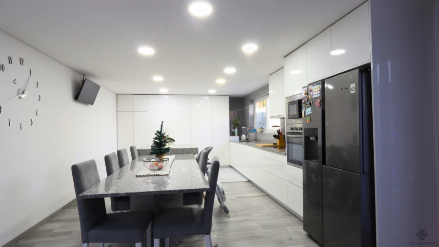 Moradia T4 para Venda em Santa Marinha e São Pedro da Afurada Foto 11