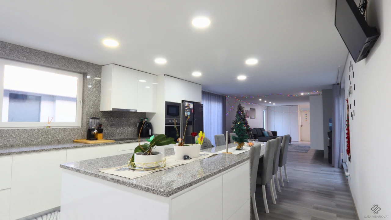 Moradia T4 para Venda em Santa Marinha e São Pedro da Afurada Foto 8