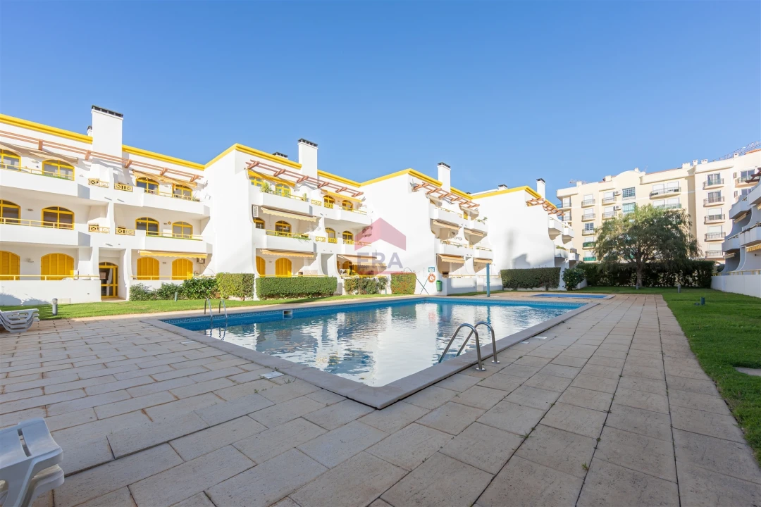 Apartamento T0 para Venda em Quarteira Foto 1