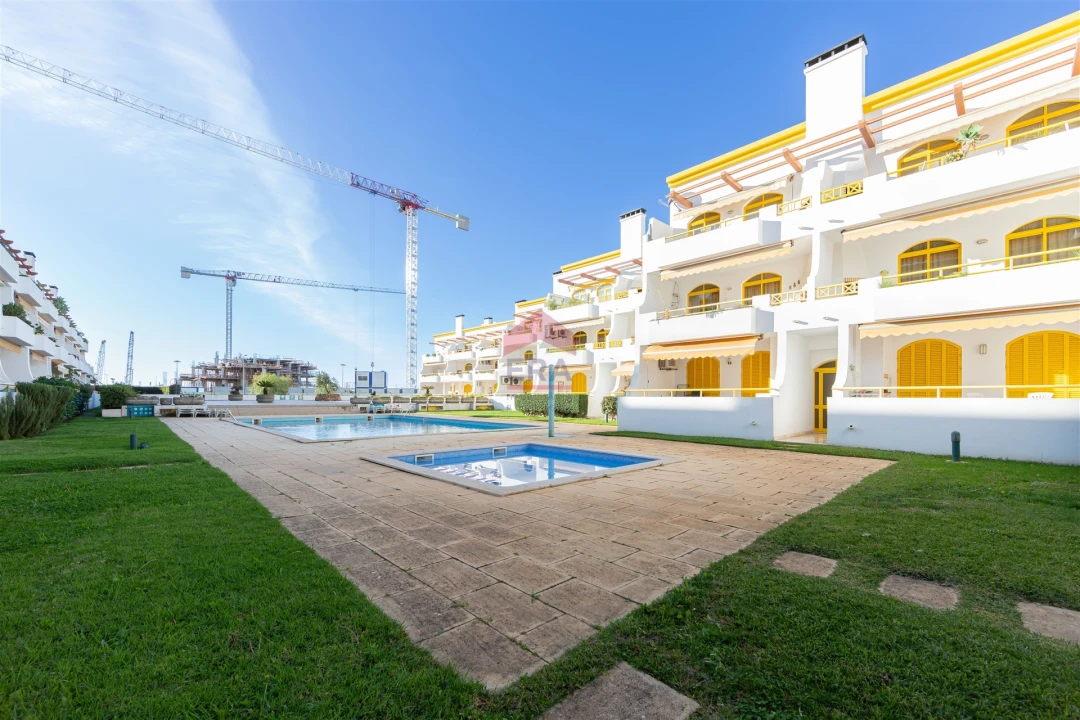 Apartamento T0 para Venda em Quarteira Foto 2