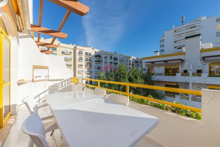 Apartamento T0 para Venda em Quarteira Foto 3