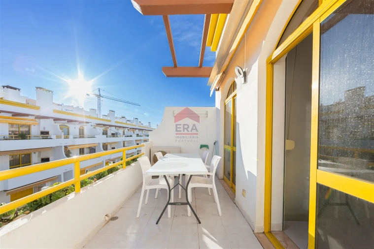 Apartamento T0 para Venda em Quarteira Foto 4
