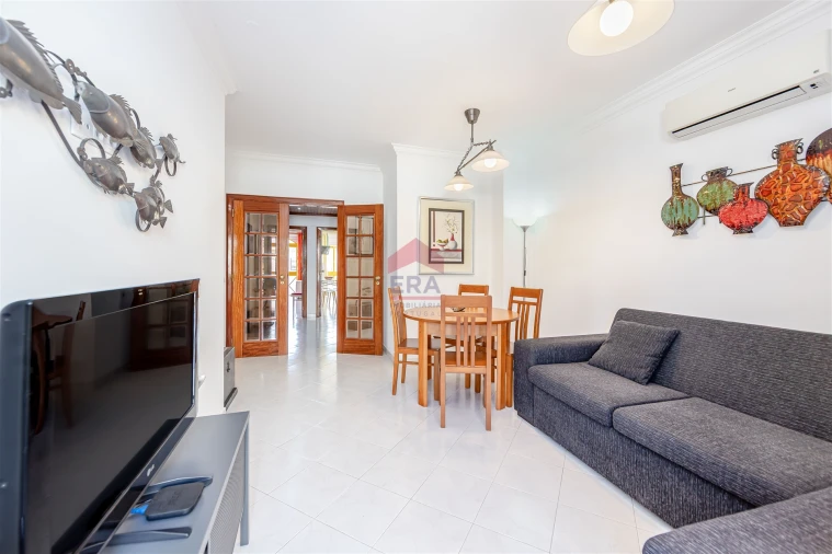 Apartamento T0 para Venda em Quarteira Foto 4