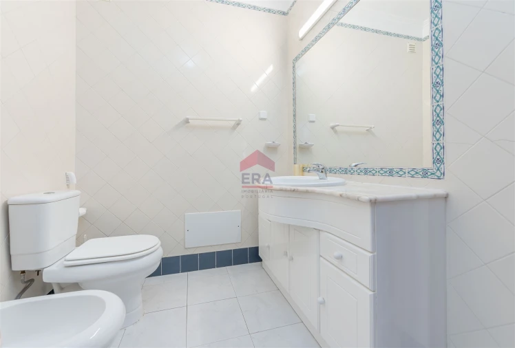 Apartamento T0 para Venda em Quarteira Foto 11