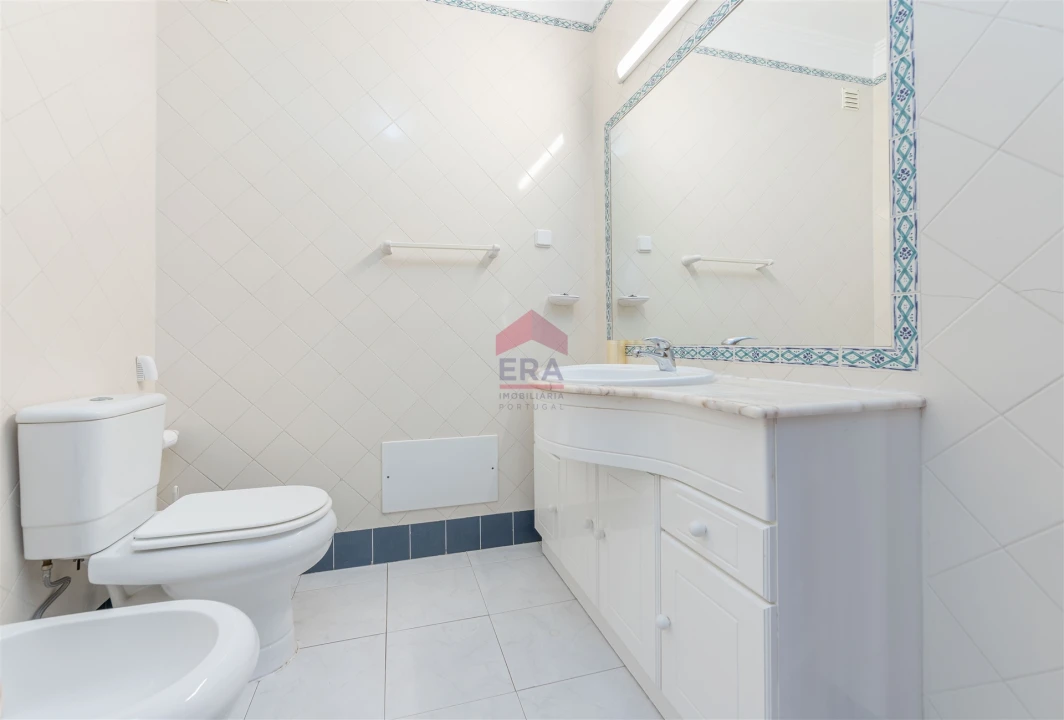 Apartamento T0 para Venda em Quarteira Foto 11