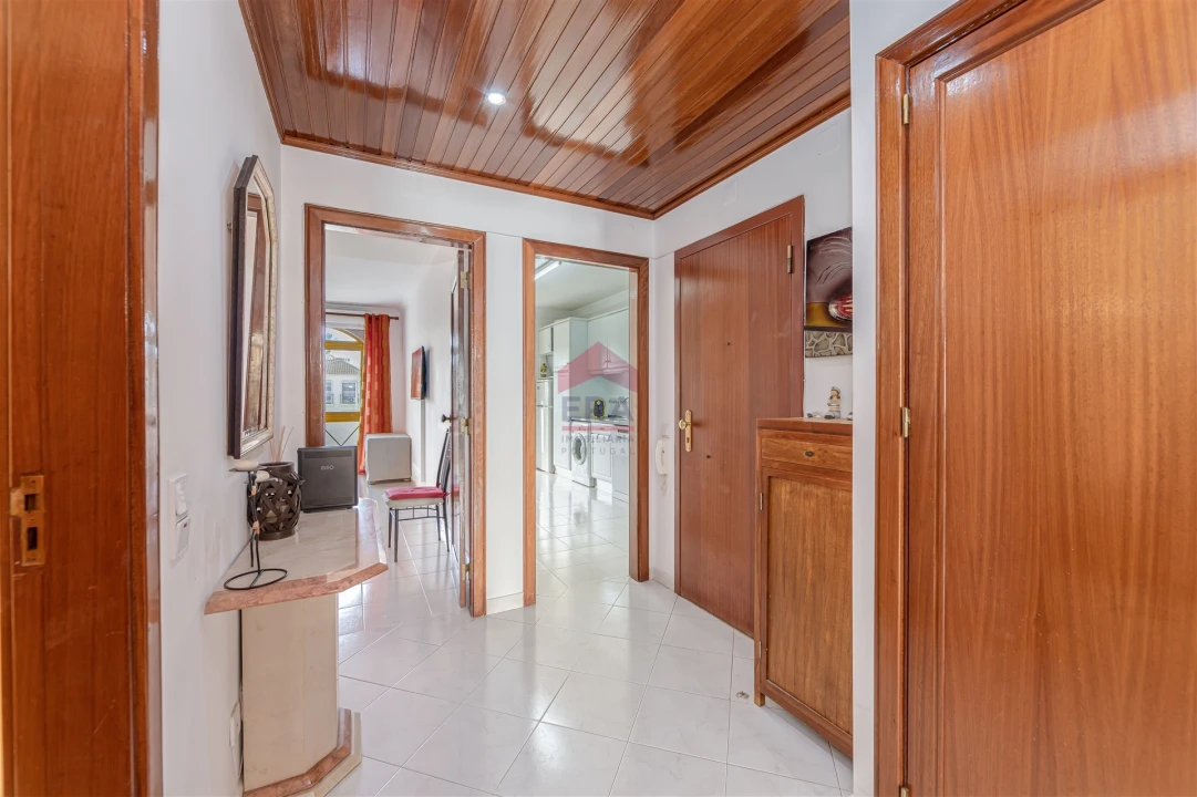 Apartamento T0 para Venda em Quarteira Foto 3