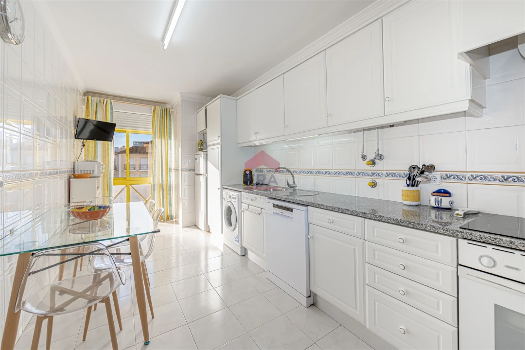 Apartamento T0 para Venda em Quarteira Foto 9