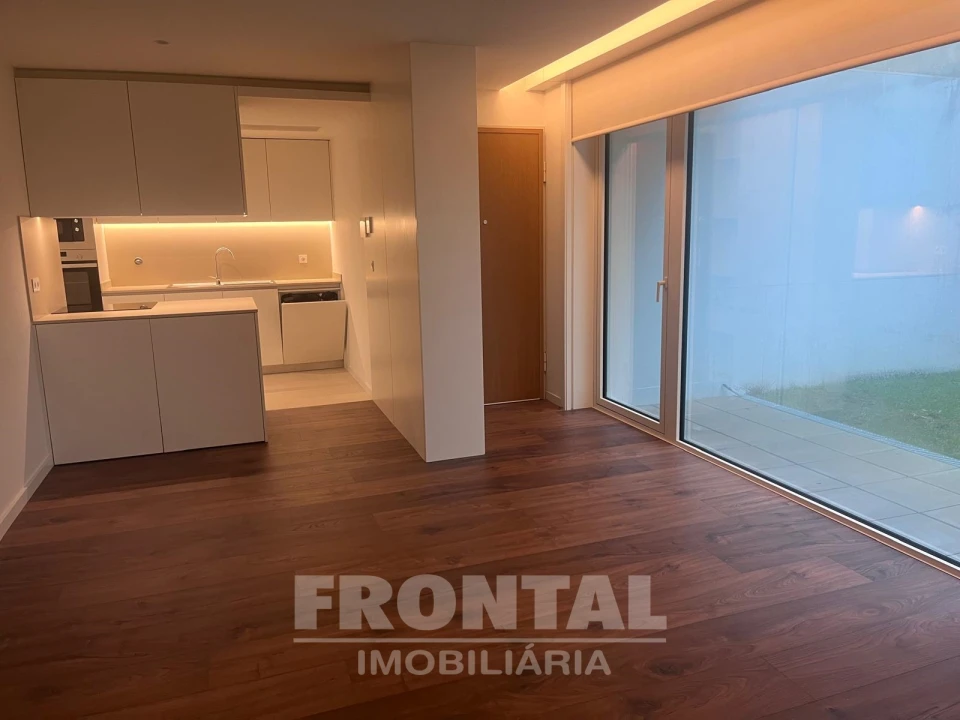 Apartamento T1 para Venda em Cedofeita, Santo Ildefonso, Sé, Miragaia, São Nicolau e Vitória Foto 1
