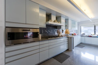 Apartamento T4 para Venda em Aldoar, Foz do Douro e Nevogilde
