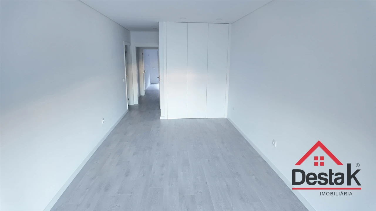 Apartamento T2 para Arrendamento em Abraveses Foto 7