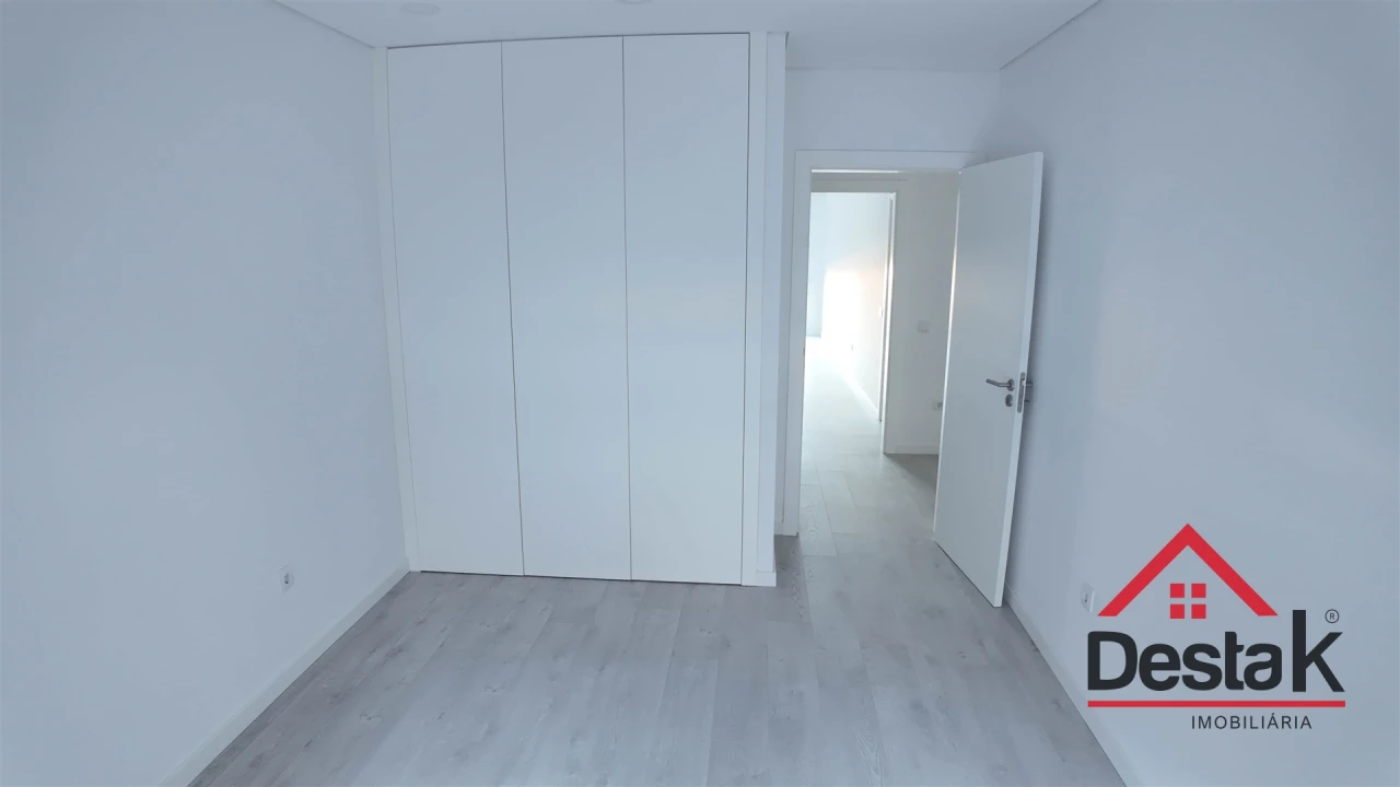 Apartamento T2 para Arrendamento em Abraveses Foto 11