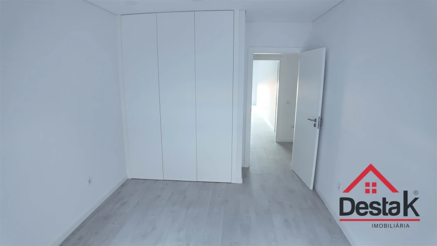 Apartamento T2 para Arrendamento em Abraveses Foto 11