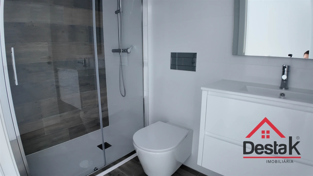 Apartamento T2 para Arrendamento em Abraveses Foto 8