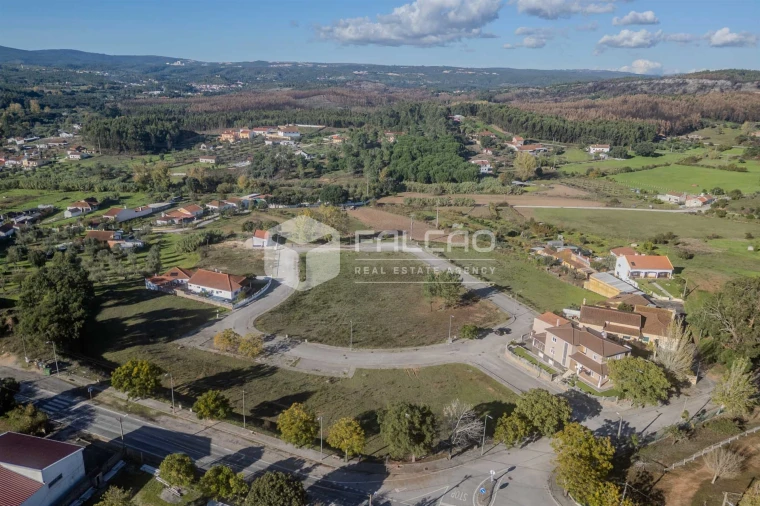 Terreno para Venda em Alcanede Foto 2