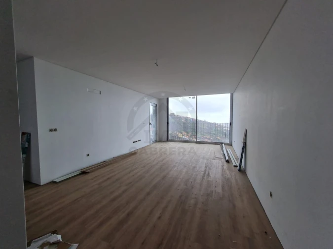 Apartamento T3 para Venda em Estreito de Camara de Lobos Foto 3