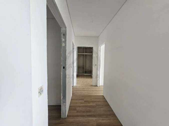 Apartamento T3 para Venda em Estreito de Camara de Lobos Foto 17