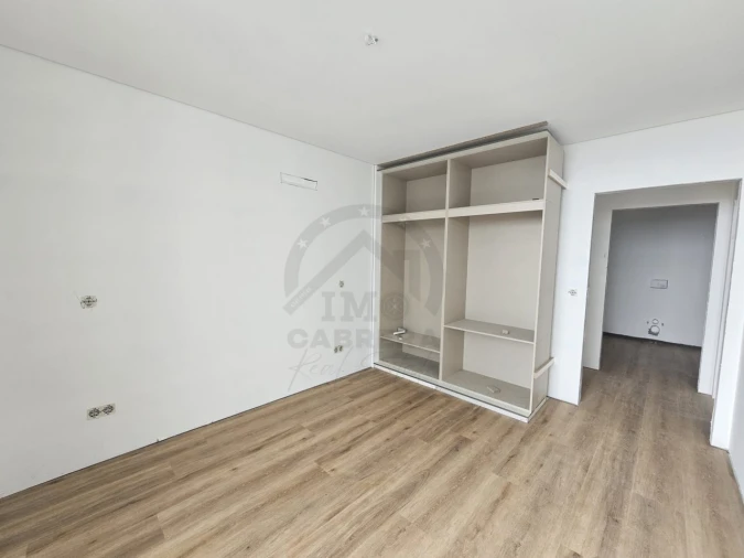 Apartamento T3 para Venda em Estreito de Camara de Lobos Foto 18