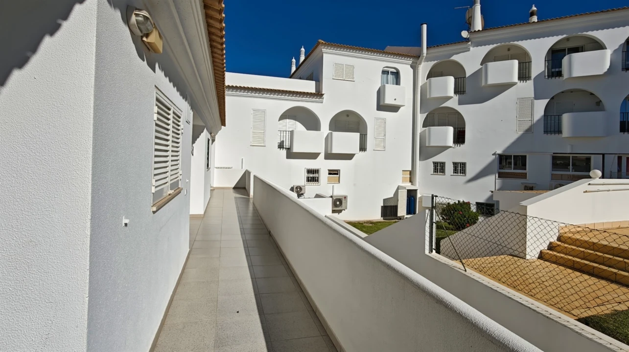 Apartamento T0 para Venda em Albufeira e Olhos de Água Foto 6