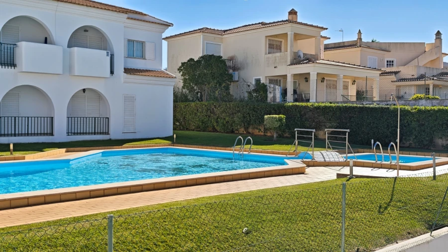 Apartamento T0 para Venda em Albufeira e Olhos de Água Foto 17