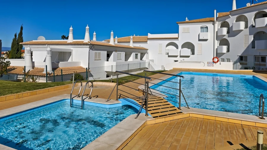 Apartamento T0 para Venda em Albufeira e Olhos de Água Foto 2