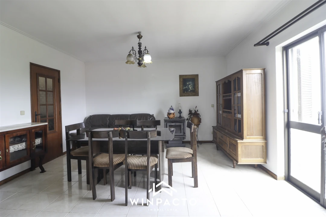 Moradia T4 para Venda em Nelas Foto 2