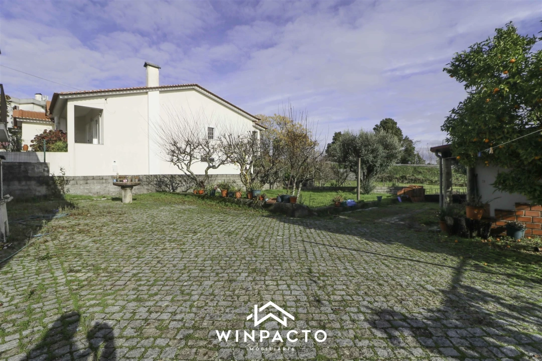 Moradia T4 para Venda em Nelas Foto 47