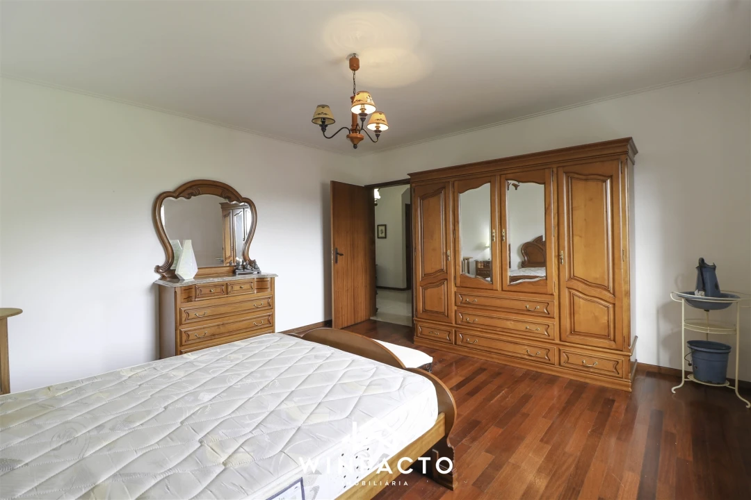 Moradia T4 para Venda em Nelas Foto 10