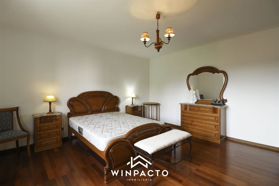 Moradia T4 para Venda em Nelas Foto 8