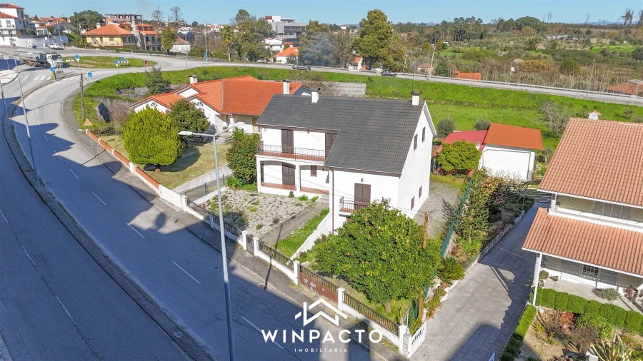 Moradia T4 para Venda em Nelas Foto 2