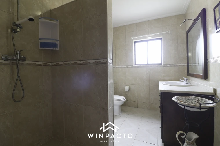 Moradia T4 para Venda em Nelas Foto 16