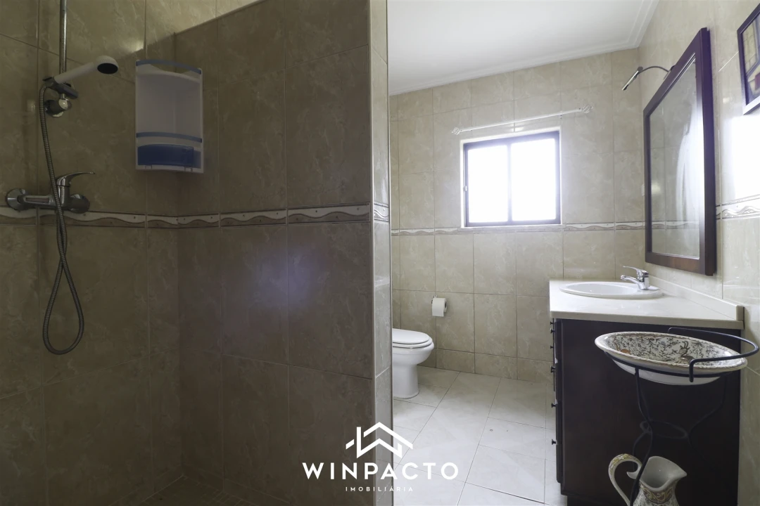 Moradia T4 para Venda em Nelas Foto 16