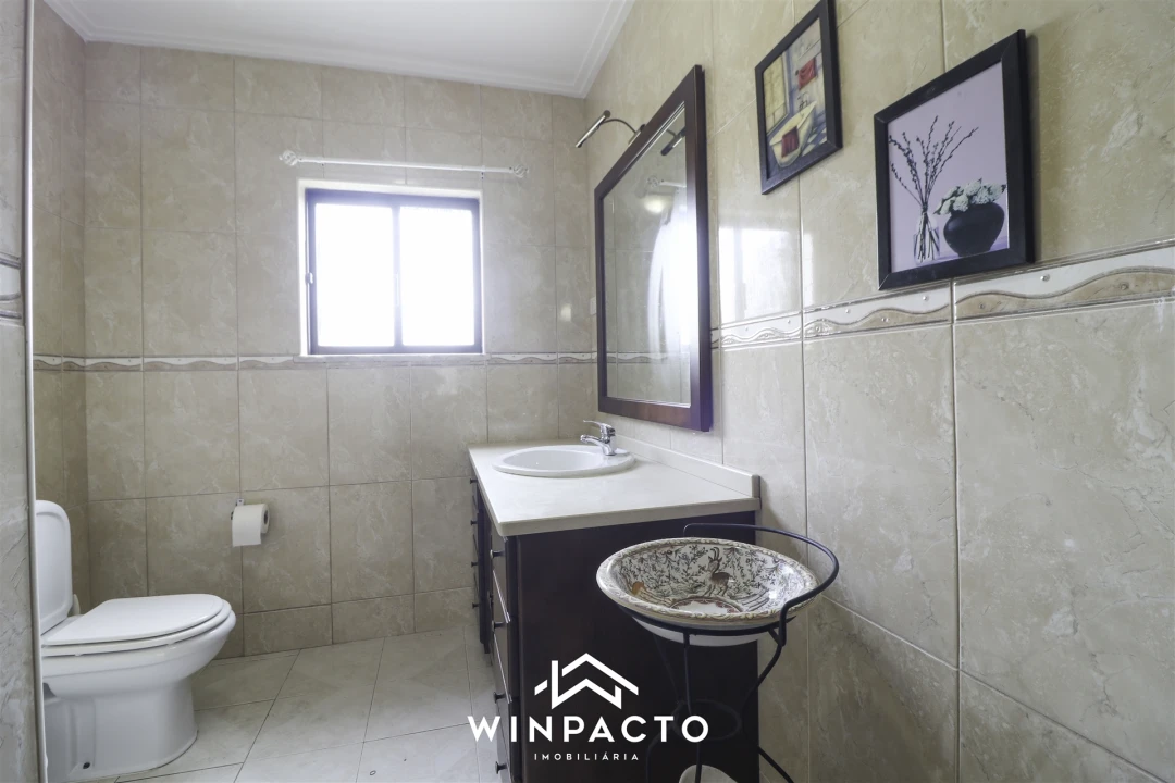 Moradia T4 para Venda em Nelas Foto 15