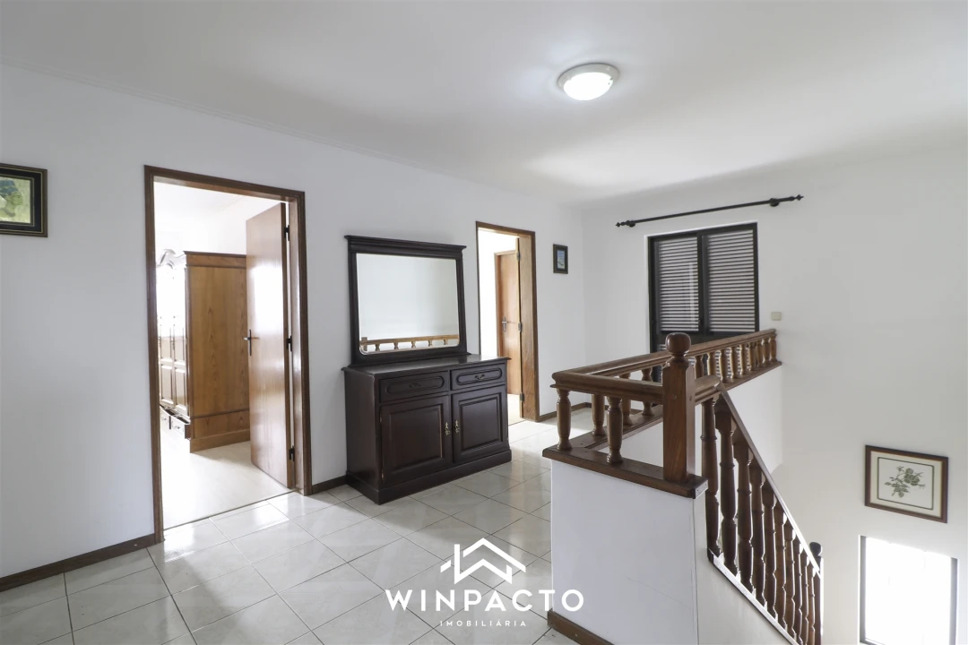 Moradia T4 para Venda em Nelas Foto 24